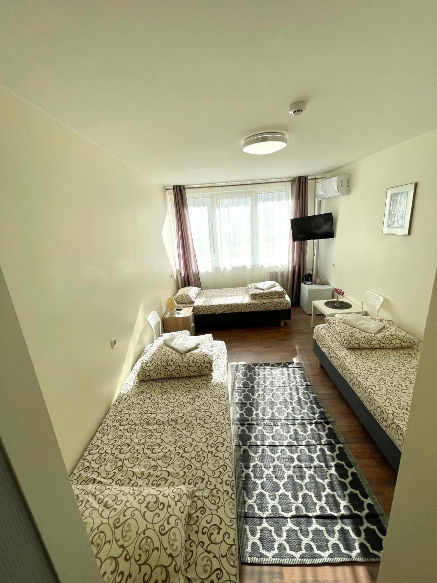 Savan House "Easy Kaunas" ภายนอก รูปภาพ